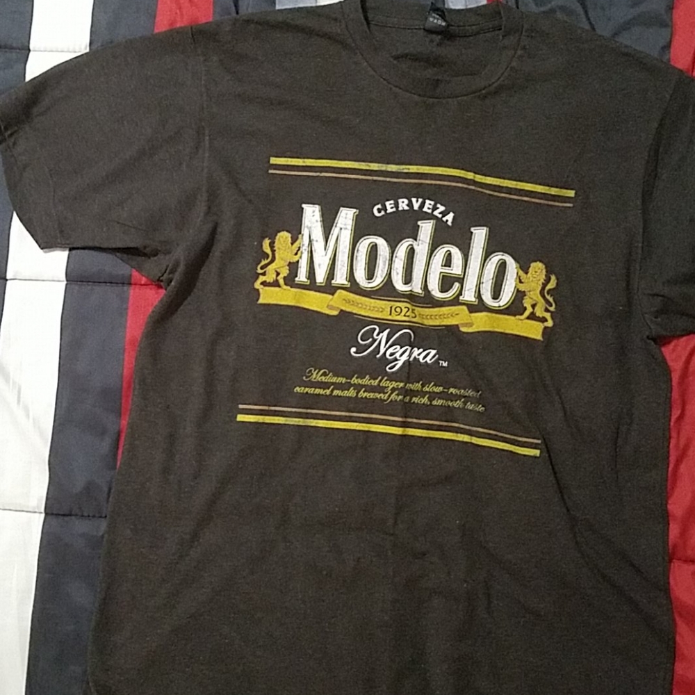 Modelo t-shirt